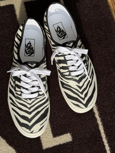 Authentic (Animalier Zebra)  VN000D7YZBR