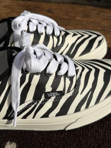 Authentic (Animalier Zebra)  VN000D7YZBR